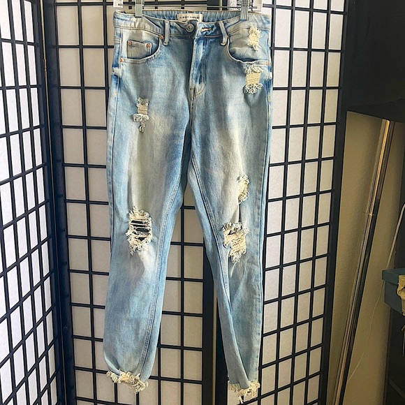 Almost famous size 3 boyfriend fit jeans - Picture 1 of 3
